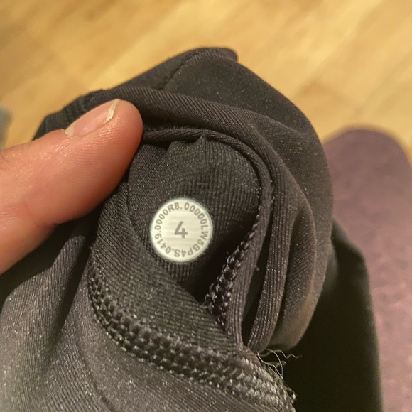 New black lululemon leggings size 4 - Picture 5 of 5